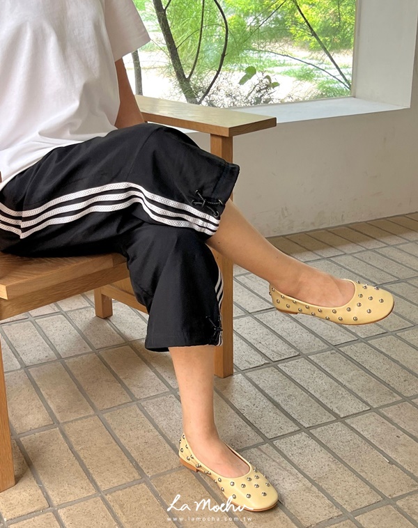 滿版鉚釘娃娃鞋
